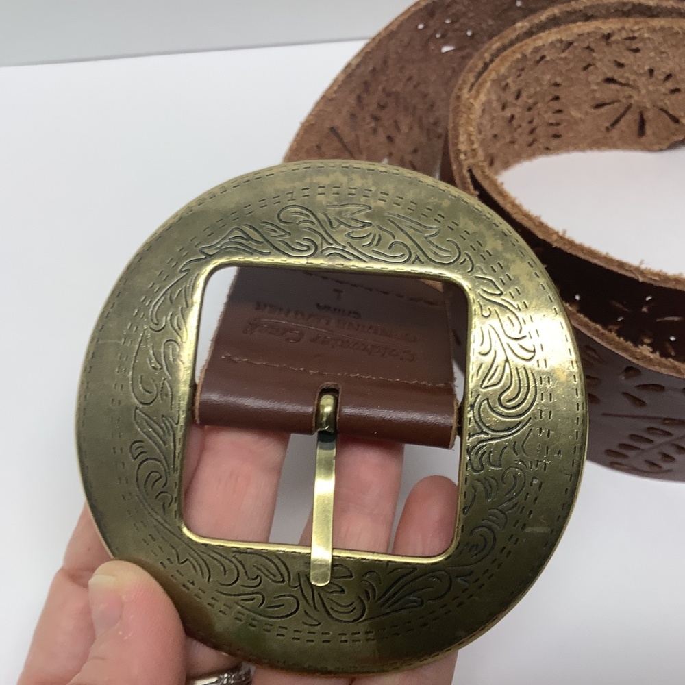 Vintage Coldwater Creek Leather floral round circle brass 4in buckle Large